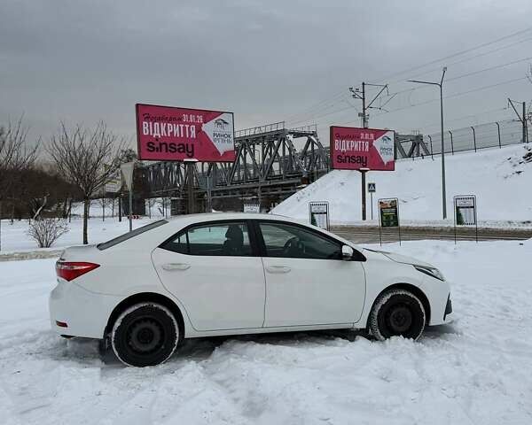 Белый Тойота Королла, объемом двигателя 1.6 л и пробегом 230 тыс. км за 9100 $, фото 1 на Automoto.ua