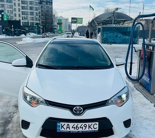 Белый Тойота Королла, объемом двигателя 1.8 л и пробегом 150 тыс. км за 10800 $, фото 1 на Automoto.ua