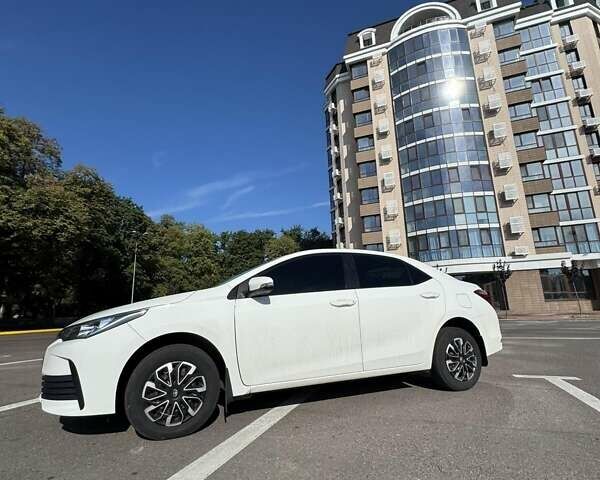 Белый Тойота Королла, объемом двигателя 1.3 л и пробегом 67 тыс. км за 14000 $, фото 1 на Automoto.ua