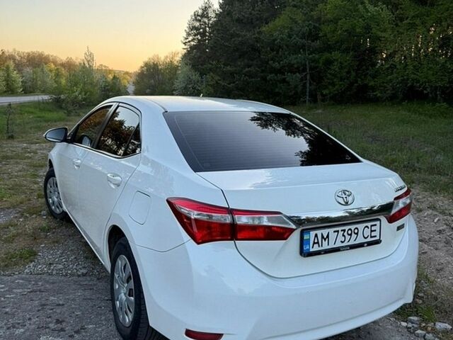 Білий Тойота Королла, об'ємом двигуна 1.33 л та пробігом 256 тис. км за 8700 $, фото 1 на Automoto.ua