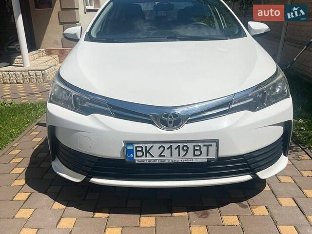 Белый Тойота Королла, объемом двигателя 1.6 л и пробегом 138 тыс. км за 11500 $, фото 1 на Automoto.ua