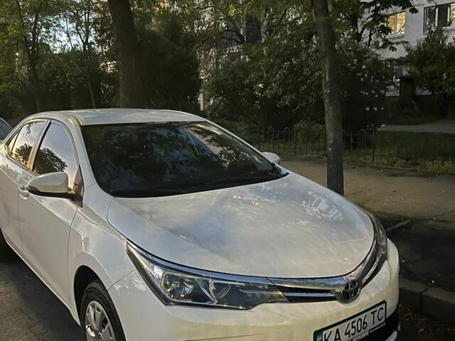 Белый Тойота Королла, объемом двигателя 1.6 л и пробегом 155 тыс. км за 12500 $, фото 1 на Automoto.ua