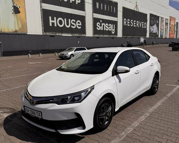 Белый Тойота Королла, объемом двигателя 1.3 л и пробегом 330 тыс. км за 7999 $, фото 1 на Automoto.ua