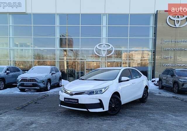 Белый Тойота Королла, объемом двигателя 1.6 л и пробегом 111 тыс. км за 12873 $, фото 1 на Automoto.ua