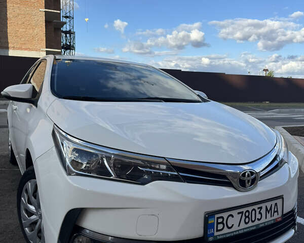Белый Тойота Королла, объемом двигателя 1.6 л и пробегом 164 тыс. км за 15000 $, фото 1 на Automoto.ua