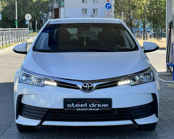 Белый Тойота Королла, объемом двигателя 1.6 л и пробегом 176 тыс. км за 13999 $, фото 1 на Automoto.ua