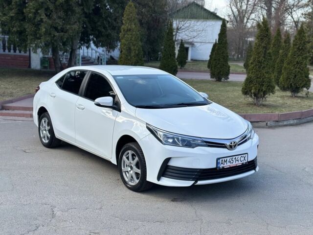 Белый Тойота Королла, объемом двигателя 1.3 л и пробегом 140 тыс. км за 9850 $, фото 1 на Automoto.ua