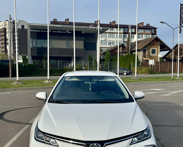 Білий Тойота Королла, об'ємом двигуна 1.6 л та пробігом 43 тис. км за 17000 $, фото 1 на Automoto.ua