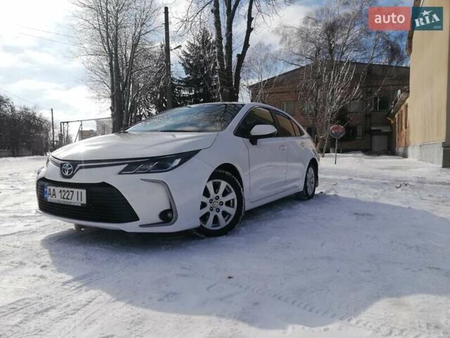 Білий Тойота Королла, об'ємом двигуна 1.6 л та пробігом 58 тис. км за 17000 $, фото 1 на Automoto.ua