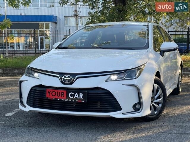Белый Тойота Королла, объемом двигателя 1.6 л и пробегом 105 тыс. км за 15700 $, фото 1 на Automoto.ua