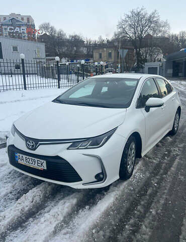 Білий Тойота Королла, об'ємом двигуна 1.6 л та пробігом 64 тис. км за 15600 $, фото 1 на Automoto.ua
