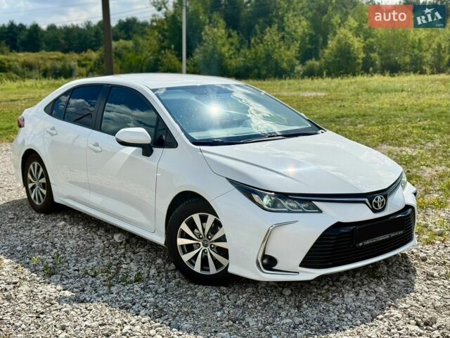 Белый Тойота Королла, объемом двигателя 1.6 л и пробегом 70 тыс. км за 18999 $, фото 1 на Automoto.ua
