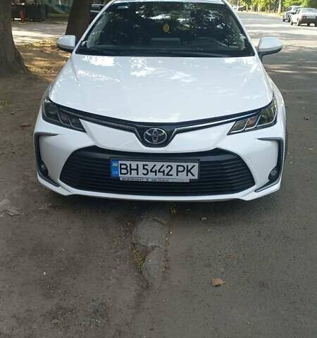 Белый Тойота Королла, объемом двигателя 1.6 л и пробегом 105 тыс. км за 14500 $, фото 1 на Automoto.ua