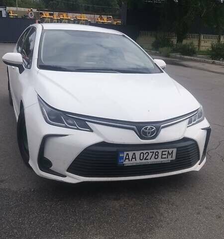 Белый Тойота Королла, объемом двигателя 1.6 л и пробегом 320 тыс. км за 21000 $, фото 1 на Automoto.ua