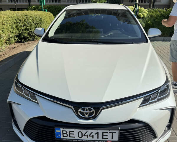 Білий Тойота Королла, об'ємом двигуна 1.6 л та пробігом 99 тис. км за 18200 $, фото 1 на Automoto.ua