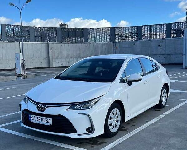 Белый Тойота Королла, объемом двигателя 1.6 л и пробегом 88 тыс. км за 15300 $, фото 1 на Automoto.ua