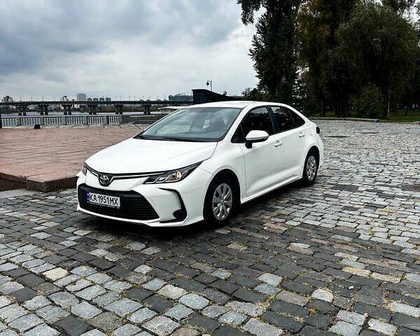 Білий Тойота Королла, об'ємом двигуна 1.6 л та пробігом 54 тис. км за 16999 $, фото 1 на Automoto.ua
