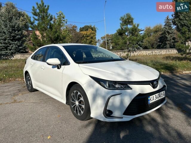 Белый Тойота Королла, объемом двигателя 1.6 л и пробегом 83 тыс. км за 15000 $, фото 1 на Automoto.ua