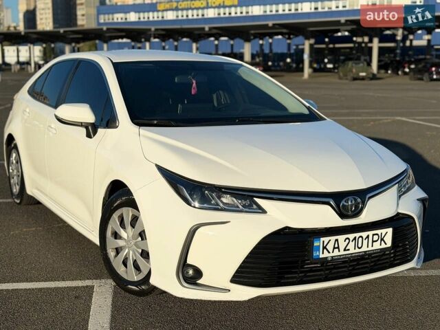 Белый Тойота Королла, объемом двигателя 1.6 л и пробегом 157 тыс. км за 15800 $, фото 1 на Automoto.ua