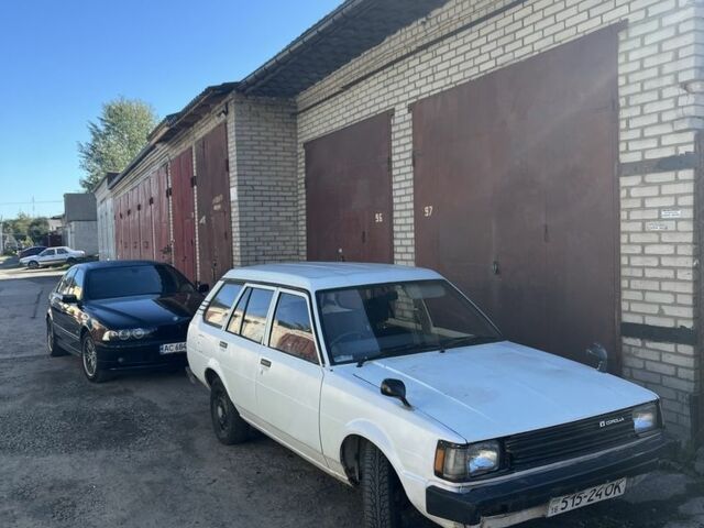 Белый Тойота Королла, объемом двигателя 1.8 л и пробегом 300 тыс. км за 550 $, фото 1 на Automoto.ua