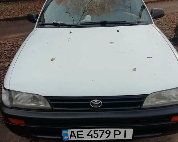 Белый Тойота Королла, объемом двигателя 1.3 л и пробегом 400 тыс. км за 2000 $, фото 1 на Automoto.ua