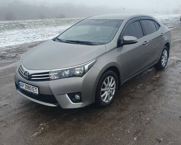 Бежевий Тойота Королла, об'ємом двигуна 1.33 л та пробігом 215 тис. км за 10000 $, фото 1 на Automoto.ua