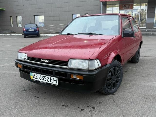 Красный Тойота Королла, объемом двигателя 1.3 л и пробегом 250 тыс. км за 800 $, фото 1 на Automoto.ua