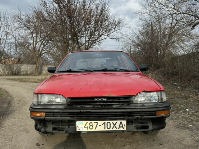 Красный Тойота Королла, объемом двигателя 1.3 л и пробегом 180 тыс. км за 700 $, фото 1 на Automoto.ua