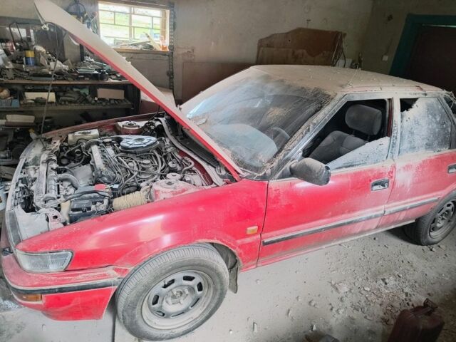 Красный Тойота Королла, объемом двигателя 1.6 л и пробегом 99 тыс. км за 500 $, фото 1 на Automoto.ua