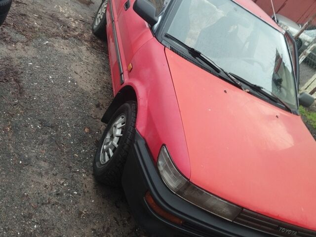 Красный Тойота Королла, объемом двигателя 1.3 л и пробегом 350 тыс. км за 1700 $, фото 1 на Automoto.ua