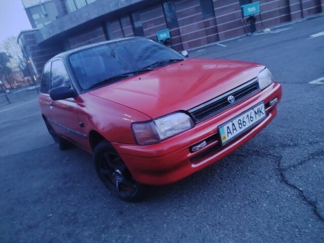 Красный Тойота Королла, объемом двигателя 1.3 л и пробегом 300 тыс. км за 1350 $, фото 1 на Automoto.ua