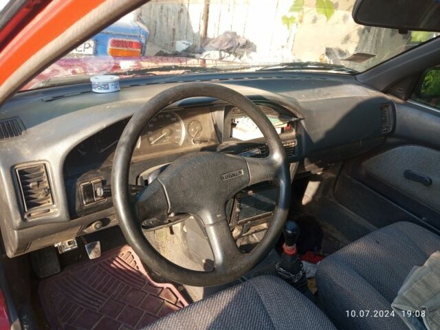 Червоний Тойота Королла, об'ємом двигуна 1.6 л та пробігом 1 тис. км за 1000 $, фото 1 на Automoto.ua