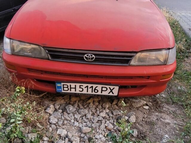 Красный Тойота Королла, объемом двигателя 1.6 л и пробегом 400 тыс. км за 800 $, фото 1 на Automoto.ua