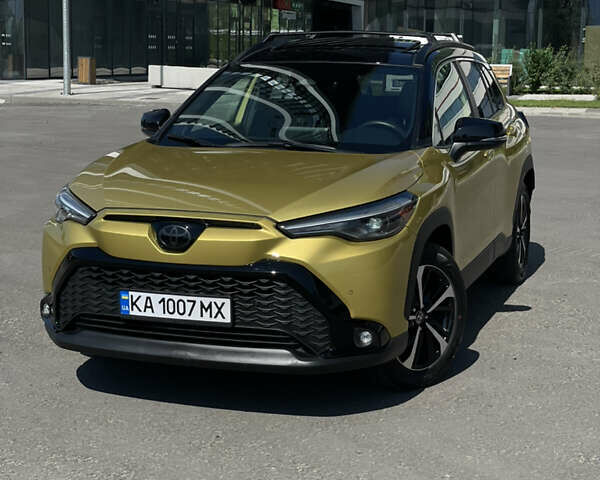 Желтый Тойота Королла, объемом двигателя 2 л и пробегом 5 тыс. км за 34000 $, фото 1 на Automoto.ua