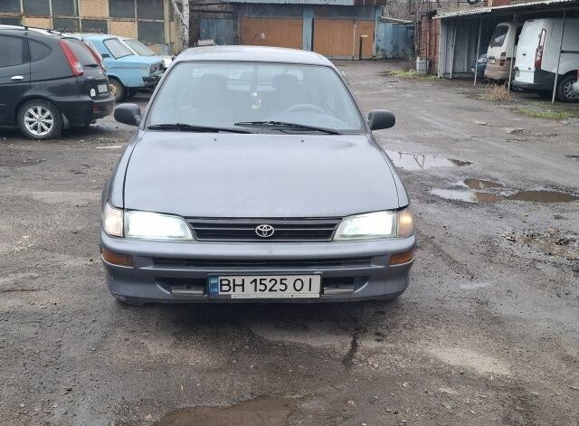 Серый Тойота Королла, объемом двигателя 1.3 л и пробегом 297 тыс. км за 1700 $, фото 1 на Automoto.ua