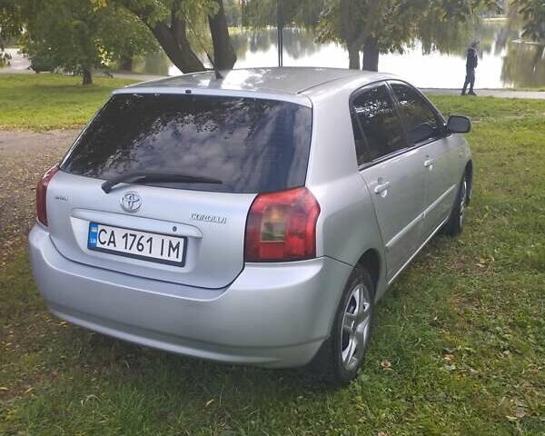 Сірий Тойота Королла, об'ємом двигуна 2 л та пробігом 210 тис. км за 4100 $, фото 1 на Automoto.ua