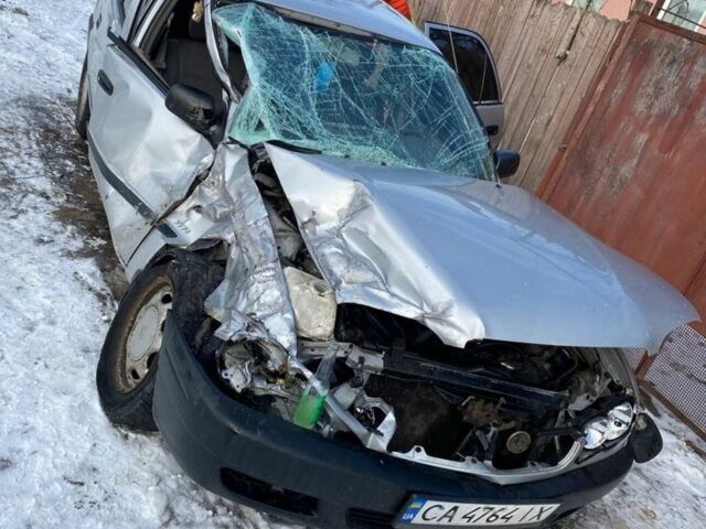 Серый Тойота Королла, объемом двигателя 1.4 л и пробегом 300 тыс. км за 1000 $, фото 1 на Automoto.ua