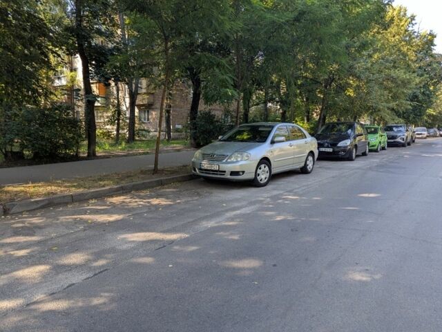 Сірий Тойота Королла, об'ємом двигуна 0 л та пробігом 385 тис. км за 3999 $, фото 1 на Automoto.ua