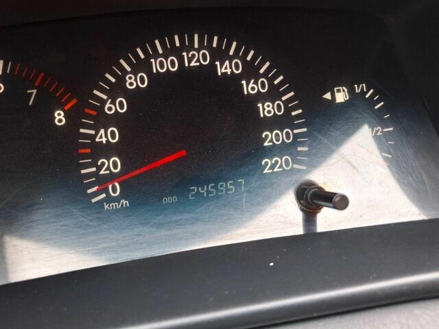 Серый Тойота Королла, объемом двигателя 1.6 л и пробегом 253 тыс. км за 5400 $, фото 1 на Automoto.ua