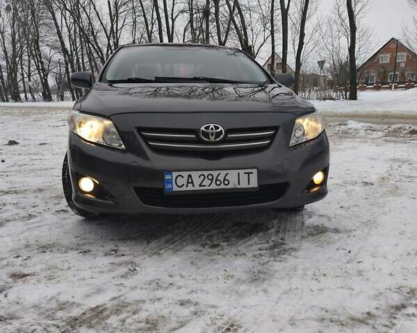 Серый Тойота Королла, объемом двигателя 1.6 л и пробегом 239 тыс. км за 6800 $, фото 1 на Automoto.ua