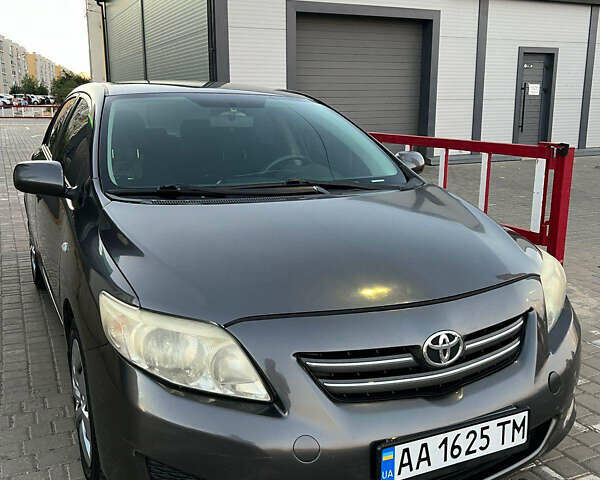 Серый Тойота Королла, объемом двигателя 1.6 л и пробегом 195 тыс. км за 6800 $, фото 1 на Automoto.ua