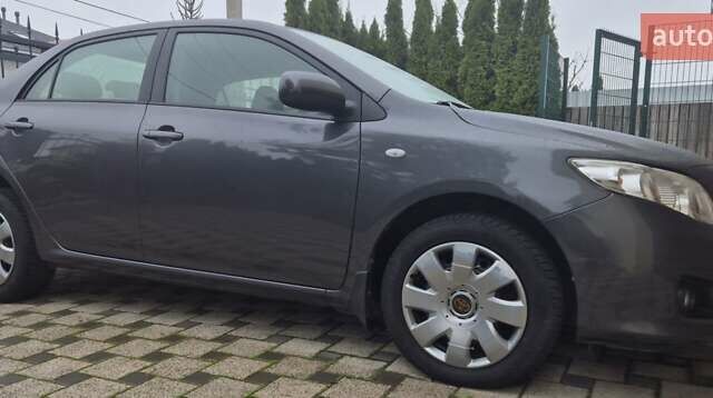 Сірий Тойота Королла, об'ємом двигуна 1.6 л та пробігом 167 тис. км за 7500 $, фото 1 на Automoto.ua