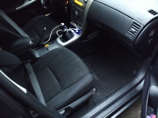 Сірий Тойота Королла, об'ємом двигуна 1.6 л та пробігом 245 тис. км за 7500 $, фото 1 на Automoto.ua