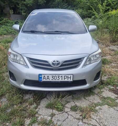 Серый Тойота Королла, объемом двигателя 1.6 л и пробегом 235 тыс. км за 7200 $, фото 1 на Automoto.ua