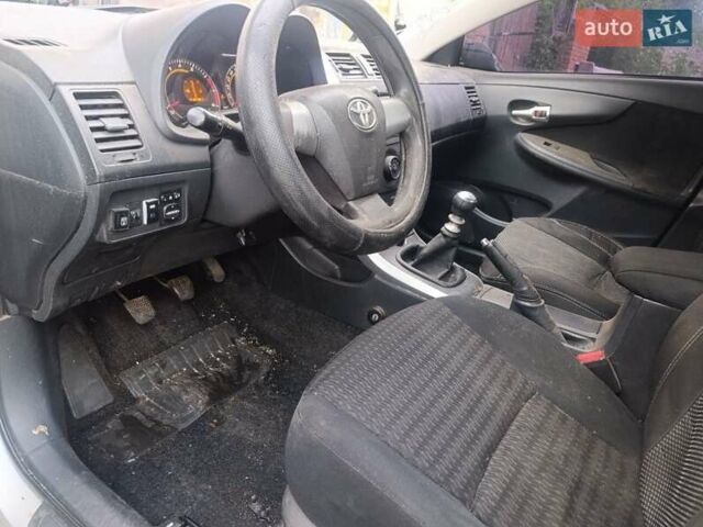 Серый Тойота Королла, объемом двигателя 1.3 л и пробегом 230 тыс. км за 1800 $, фото 1 на Automoto.ua