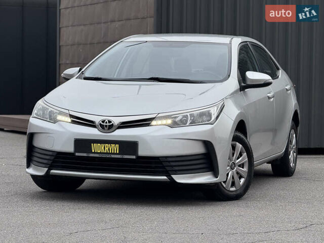 Сірий Тойота Королла, об'ємом двигуна 1.6 л та пробігом 242 тис. км за 10500 $, фото 1 на Automoto.ua