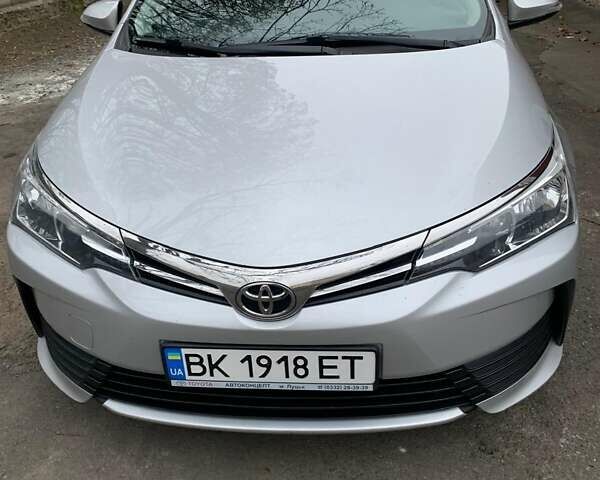 Сірий Тойота Королла, об'ємом двигуна 1.3 л та пробігом 135 тис. км за 10100 $, фото 1 на Automoto.ua