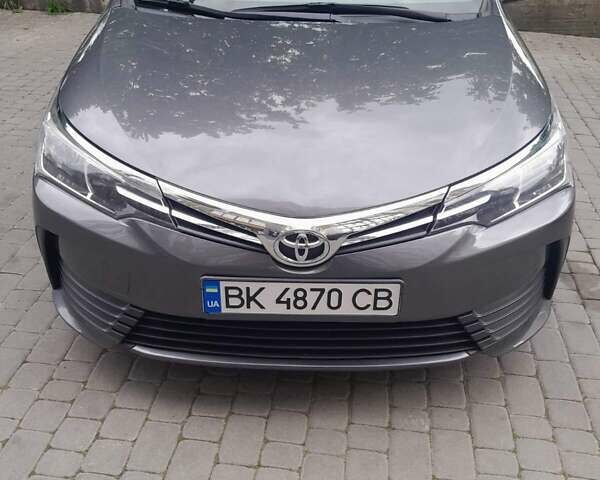 Серый Тойота Королла, объемом двигателя 1.33 л и пробегом 220 тыс. км за 12500 $, фото 1 на Automoto.ua