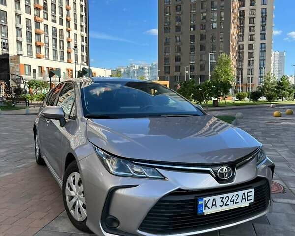 Сірий Тойота Королла, об'ємом двигуна 1.6 л та пробігом 122 тис. км за 15799 $, фото 1 на Automoto.ua