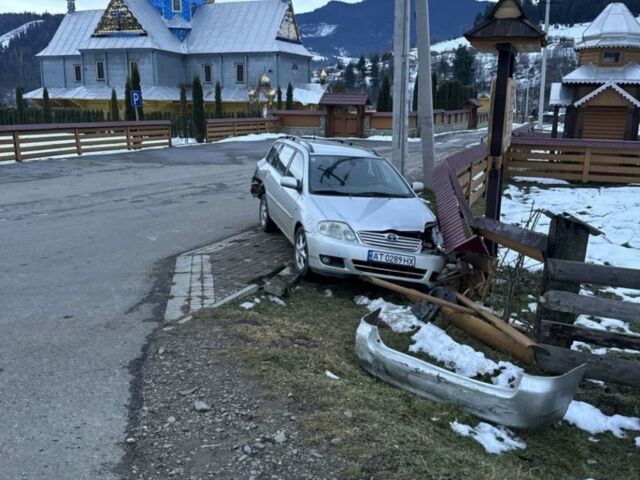 Сірий Тойота Королла, об'ємом двигуна 2 л та пробігом 306 тис. км за 1200 $, фото 1 на Automoto.ua